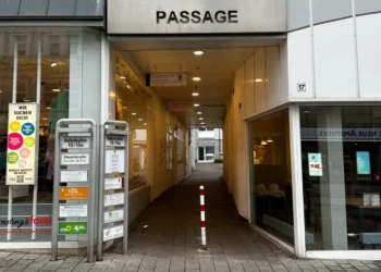 Zoll nimmt Lisa und Muzi hops - Prostitution ohne Arbeitserlaubnis Zoll beendet illegalen Aufenthalt und illegale Beschäftigung Symbolbild; Lichtburg Passage, Herne