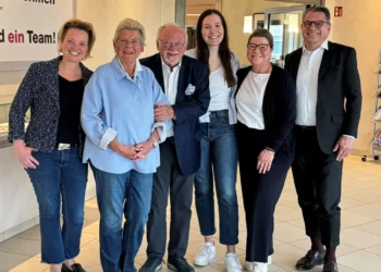 Auf Expansionskurs in „ihrer“ Stadt: Das mittlerweile in der dritten. Generation bestehende Familienunternehmen Hinz mit (von links) Dr. Kathrin Paeske-Hinz, Dr. Elisabeth Hinz, Prof. Dr. Rolf Hinz, Eva Heise, Dr. Petra Hinz sowie Dr. Ingo Paeske.