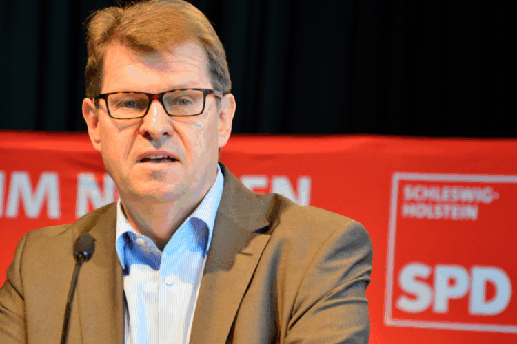 Ralf Stegner auf dem Landesparteitag der SPD Schleswig-Hollstein 2014.