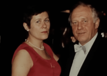 Erhard Goldbach (rechts) mit seiner Freundin Monika Obgartel (links) bei einer Abendveranstaltung.