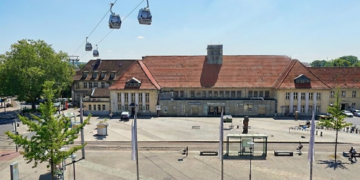 Urbane Seilbahn über dem Hauptbahnhof Wanne-Eickel.