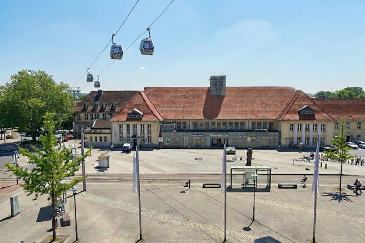 Bringen das Eisenbahn-Bundesamt und die DB InfraGO die Herner Seilbahn 2026 zu Fall? Urbane Seilbahn über dem Hauptbahnhof Wanne-Eickel.