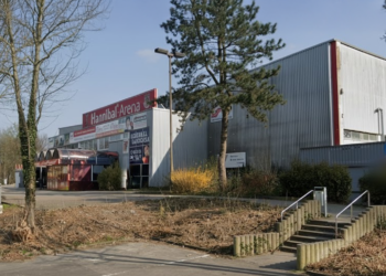 Hannibal Arena Herne: Sanierungsbedarf und Zukunft am Gysenberg Hannibal-Arena, eine in die Jahre gekommene Eissporthalle in Herne.
