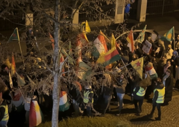 Demonstration am 28.01.2026 in Herne mit kurdischen Fahnen.