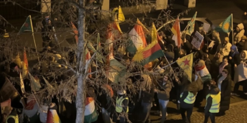 Demonstration am 28.01.2026 in Herne mit kurdischen Fahnen.