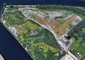 Drohnenaufnahme dokumentiert das Ausmaß illegaler Müllentsorgung im Gelsenkirchener Hafen Grimberg.