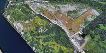 Drohnenaufnahme dokumentiert das Ausmaß illegaler Müllentsorgung im Gelsenkirchener Hafen Grimberg.