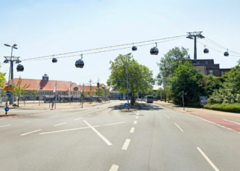 Seilbahn "Blumenthal Airline" über dem Hauptbahnhof (Hbf) Wanne-Eickel in Herne.