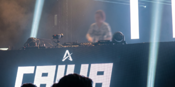 DJ spielt Musik auf der Bühne der N(WERK-Veranstaltung in Herne.