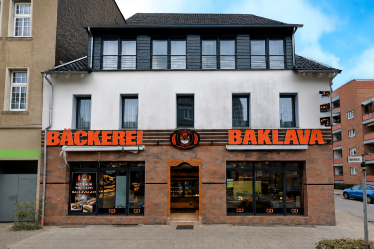 Straßenansicht der Bäckerei Tok-Yat auf der Bahnhofstraße 136 in Herne.