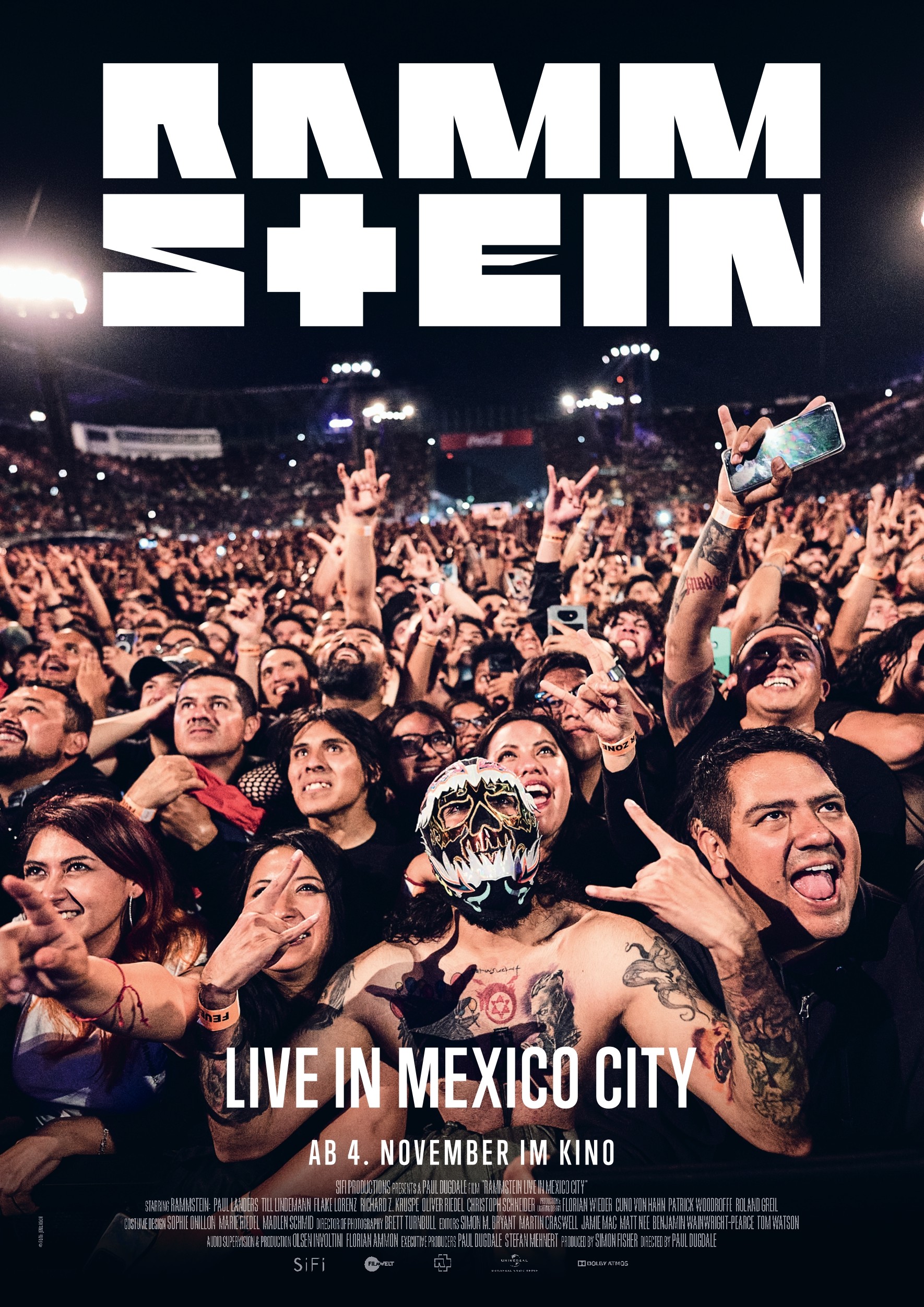 Rammstein „Live in Mexico City“: Konzertfilm ab November Kinoplakat zum Konzertfilm 'Rammstein: Live in Mexico City'. Zu sehen ist eine dicht gedrängte, jubelnde Zuschauermenge im Stadion, im Zentrum ein tätowierter Mann mit mexikanischer Wrestling-Maske. Oben prangt das weiße Rammstein-Logo, unten der Kinostart 'Ab 4. November im Kino'.