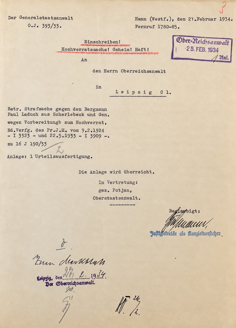 Hermann Kerkeling: Was die Springer-Presse (BILD) verschweigt Historisches Schreiben des Generalstaatsanwalts in Hamm vom 21.02.1934 an den Oberreichsanwalt in Leipzig zur Strafsache gegen den Bergmann Paul Laduch aus Scherlebeck und weitere Beschuldigte wegen Vorbereitung zum Hochverrat, mit Aktenzeichen, Geheimhaltungs- und Haftvermerken, Eingangsstempel vom 25.02.1934, Unterschriften und handschriftlichen Bearbeitungsvermerken.